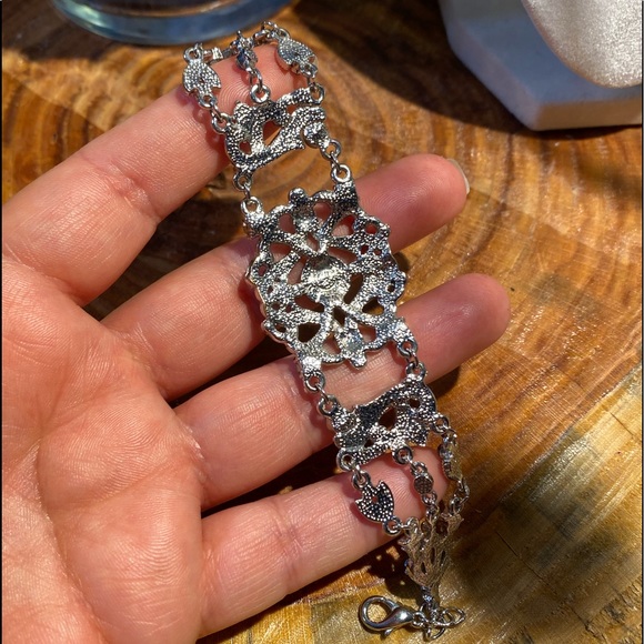 VLMC Vintage Victorian Style Bracelet / Aquamarine Colored / Blue / Adjustable - Picture 10 of 13